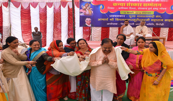 matri shakti honouring mr mukesh modi during kanya sanskar shivir in sirohi