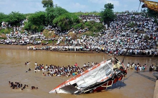 Navsari bus mishap : at least 41 killed