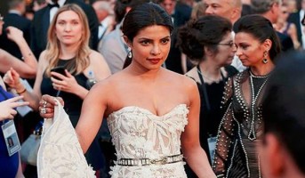 oscar 2016 : priyanka Chopra stuns red carpet in an elegant gown by lebanese designer!