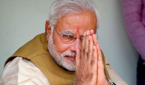 वाराणसी पहुंचे प्रधानमंत्री मोदी, डीरेका में रात्रि विश्राम