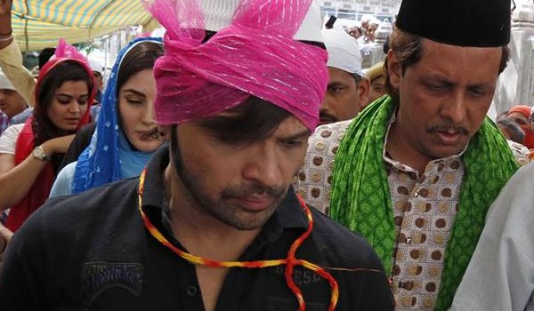 Himesh Reshammiya and his leading lady Farah Karimi seek blessing for new film teraa surroor at ajmer dargah shrine