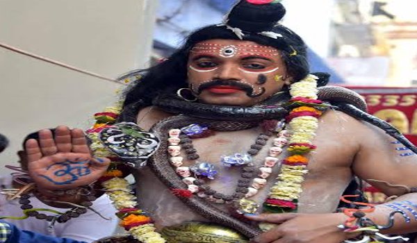 महाशिवरात्रि पर शिव बने दूल्हा, भूत-प्रेत और पिशाच बाराती