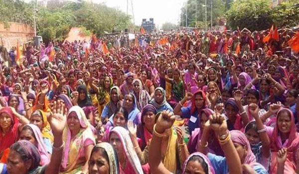 Anganwadi workers held massive rally and protest at assembly in jaipur