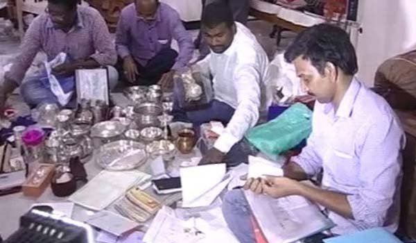 andhra pradesh ias officer owns assets of 800 million in three states