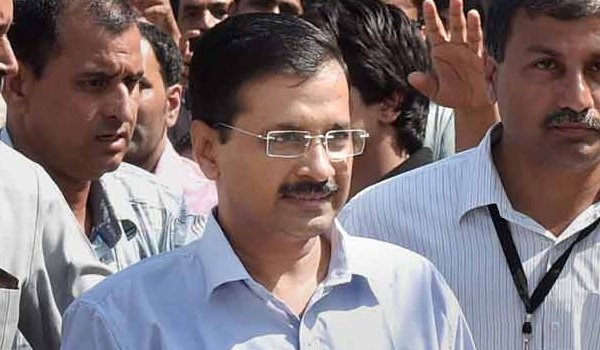 दिल्ली की केजरीवाल सरकार से भागने लगे अफसर, केन्द्र में डैपुटेशन की गुहार