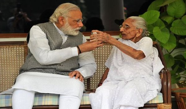 Prime Minister modi's mother visits him at 7 RCR for the first time