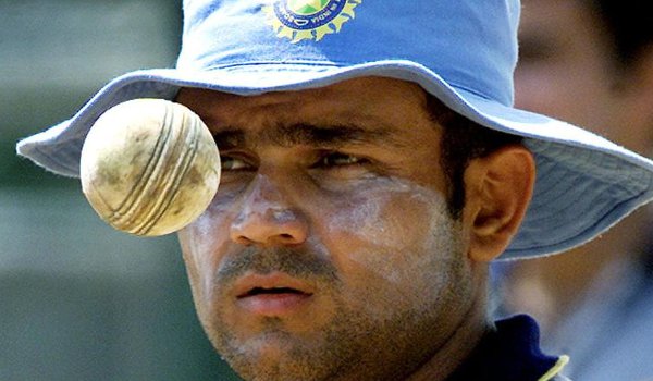 सहवाग ने उड़ाया भारत के सबसे सफल कप्तान धोनी का मजाक