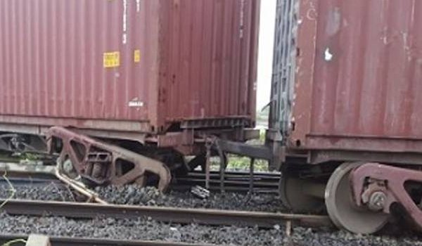मुंबई के समीप  मालगाड़ी पटरी से उतरी, रेल यातायात प्रभावित