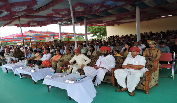 guests in independence day function in sirohi 