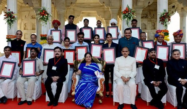 eve of Independence Day : cm raje attends at home event at ana sagar in ajmer