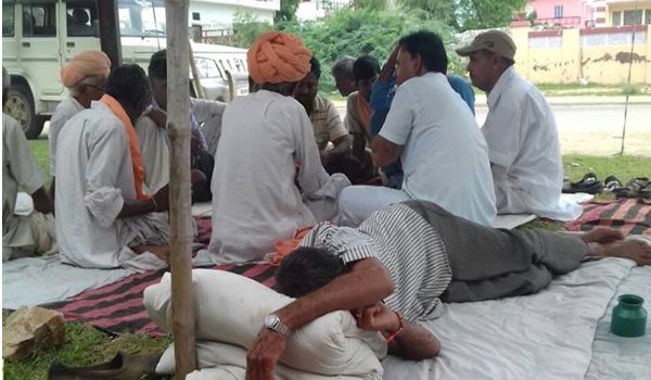 Nath samaj dharna outside SDM headquarters in Parbatsar