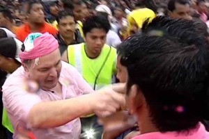 Rishi and Ranbir Kapoor during Ganpati visarjan assault on journalists