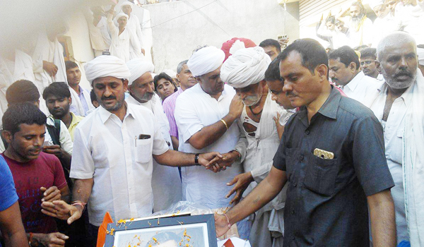 ramesh chaudhary,s father giving his tribute to his son