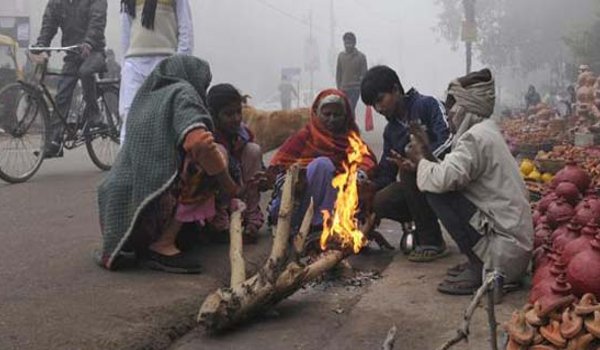 बर्फीली हवाओं के थपडों से ठिठुरा राजस्थान