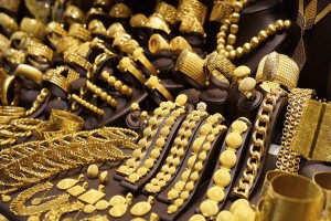 gold prices fall 500 rs