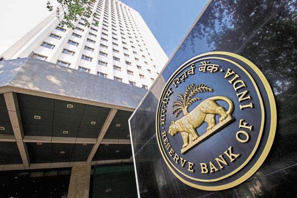 बैंकों में जमा का 61.5 फीसदी हिस्सा परिवारों की बचत: RBI