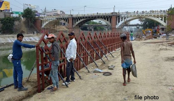 अखिलेश यादव ने अधूरे पड़े वरुणा कॉरिडोर का किया उद्घाटन