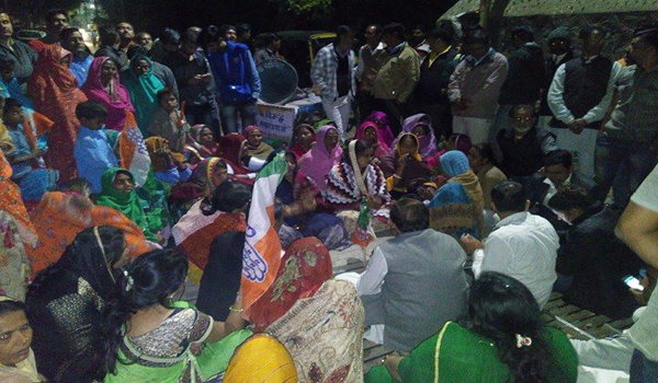 congress dharna at mian gate of sirohi collecterate