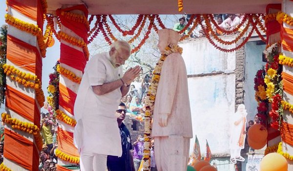 pm narendra modi vists ancestral house of lal bahadur shastri in varanasi