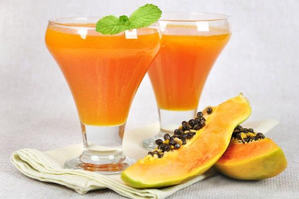 Papaya-juice-to-keep-the-stomach-healthy
