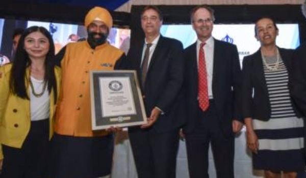 serving breakfast to people from 101 nations, dubai gurudwara enters Guinness Book of World Record