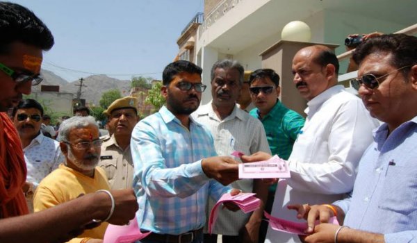 Brahmin sangharsh samiti protests against Vasudev Devanani