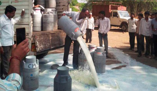 मध्यप्रदेश में किसानों का आंदोलन जारी, किसान नेता अरेस्ट