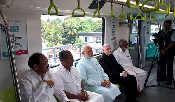 पीएम नरेन्द्र मोदी ने कोच्चि मेट्रो की सवारी की