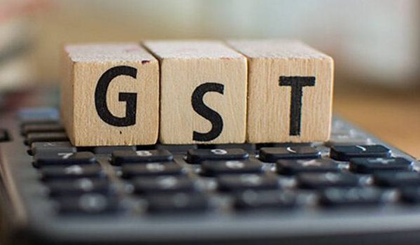 GST दरों पर असमंजस, कई व्यापारियों ने काम रोका