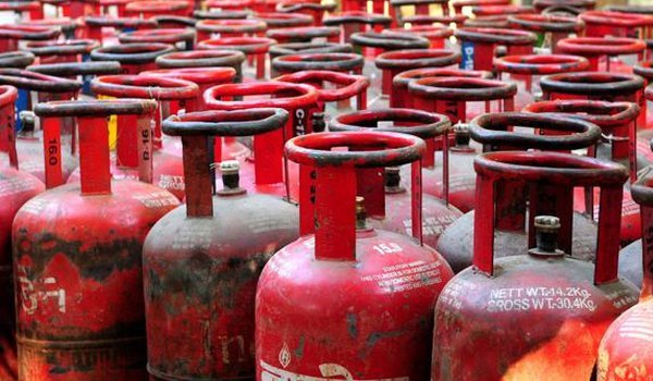 GST : दिल्ली में LPG प्रति सिलेंडर 32 रुपए महंगा