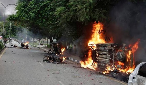 gurmeet ram rahim singh verdict : dera supporters on rampage after verdict