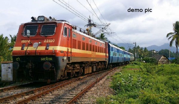 OMG! ट्रेन ने गलत ट्रेक पकडा, महाराष्ट्र के बजाय मध्यप्रदेश पहुंच गए हजारों किसान