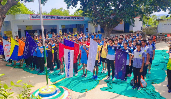 आबूरोड के दानवाव स्कूल में जिला स्तरीय टेबल टेनिस प्रतियोगिता में हिस्सा लेती टीमें।